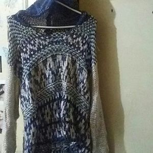 Women's sweater with hoody....
